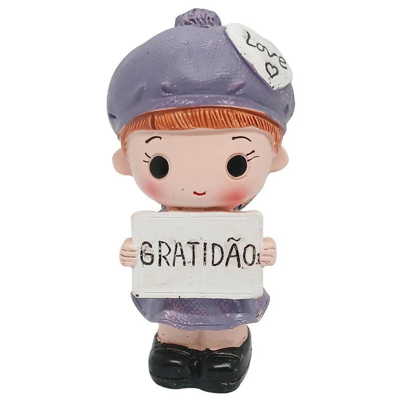 Menina com Plaquinha Decorativa RESINA: Um toque de charme e delicadeza para sua casa