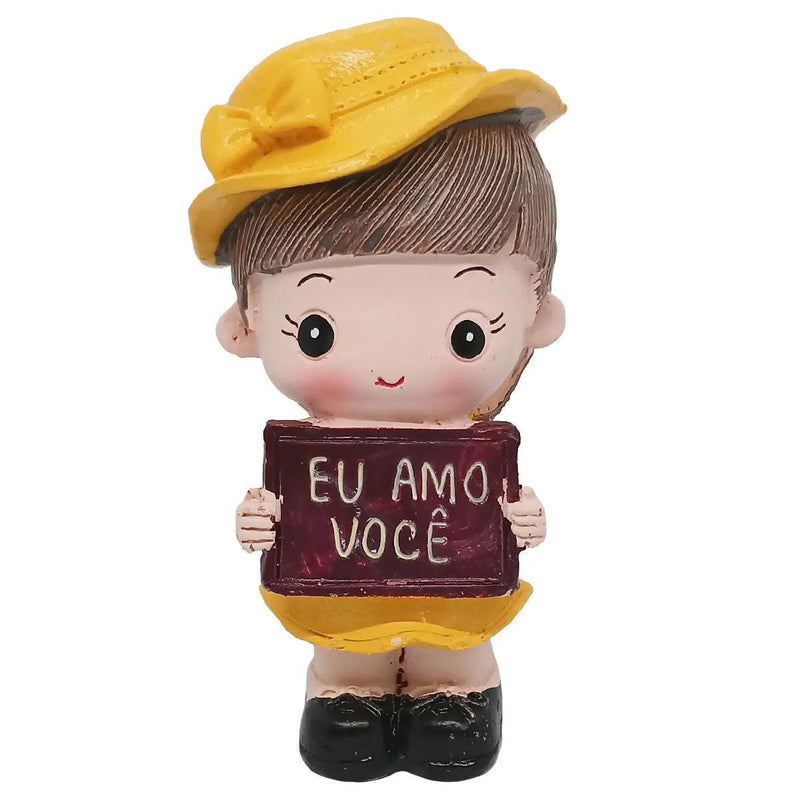 Menina com Plaquinha Decorativa RESINA: Um toque de charme e delicadeza para sua casa
